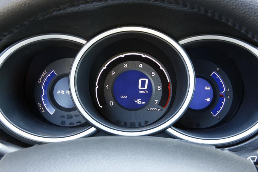  Kia Sorento Hybrid 2010 года  (фото 18 из 31)